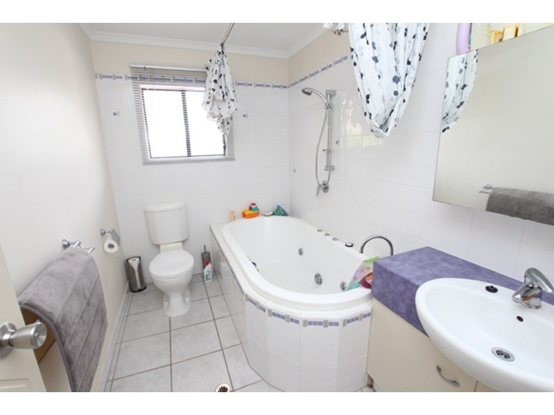 17 Barossa Close, Brinsmead QLD 4870