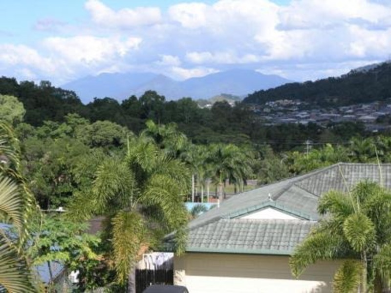 17 Barossa Close, Brinsmead QLD 4870