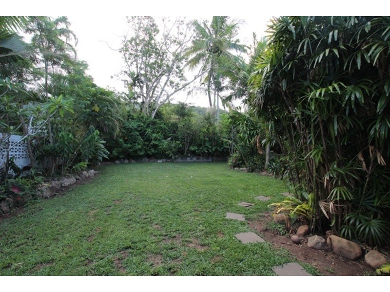 11 Vista Street, Bayview Heights QLD 4868