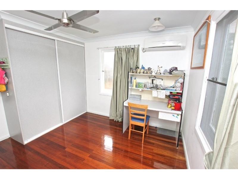 282 McCoombe Street, Westcourt QLD 4870