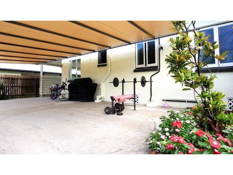 282 McCoombe Street, Westcourt QLD 4870