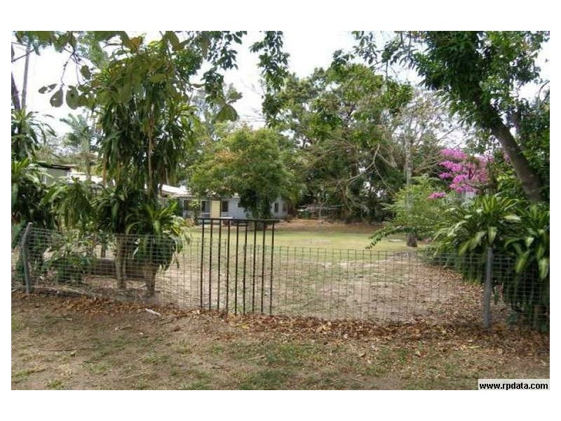 37 Hibiscus Lane, Holloways Beach QLD 4878