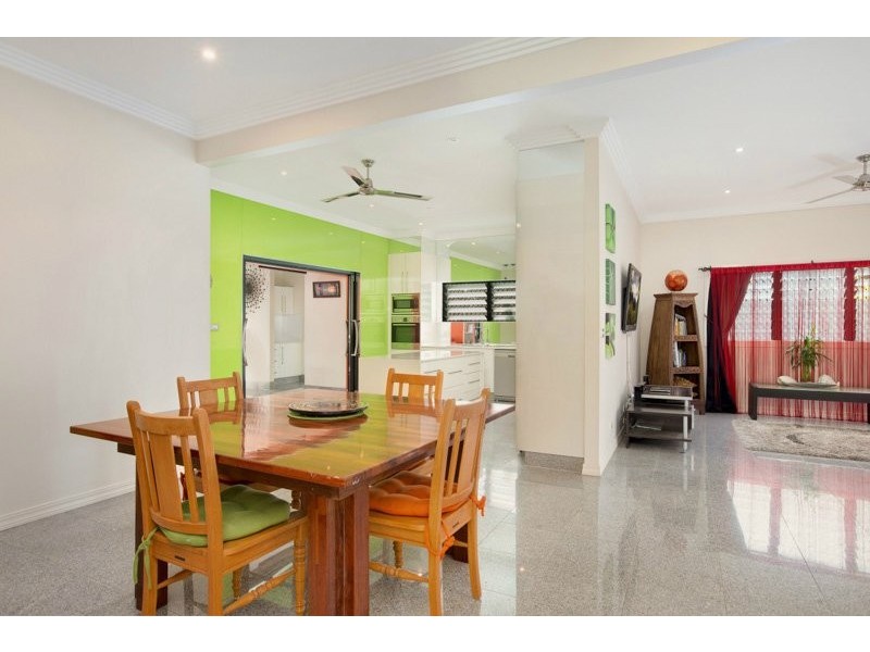 25 Collinson Street, Westcourt QLD 4870