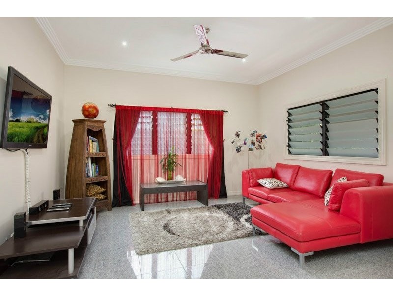 25 Collinson Street, Westcourt QLD 4870