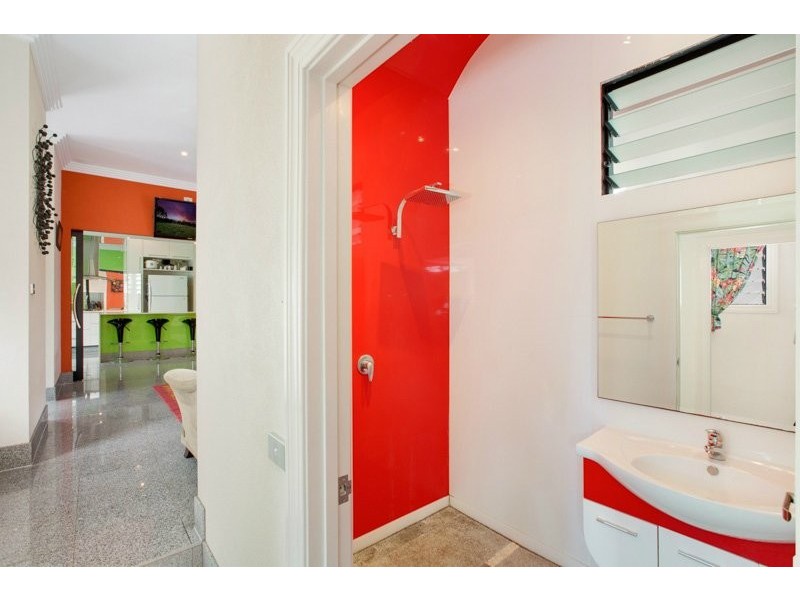 25 Collinson Street, Westcourt QLD 4870