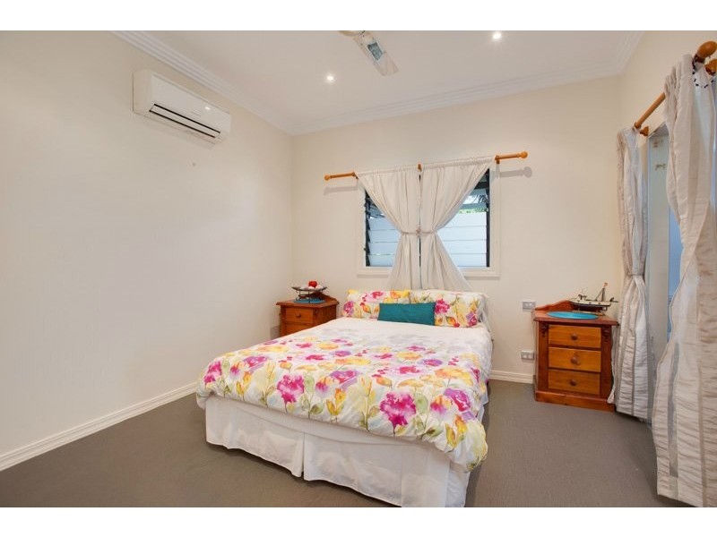 25 Collinson Street, Westcourt QLD 4870