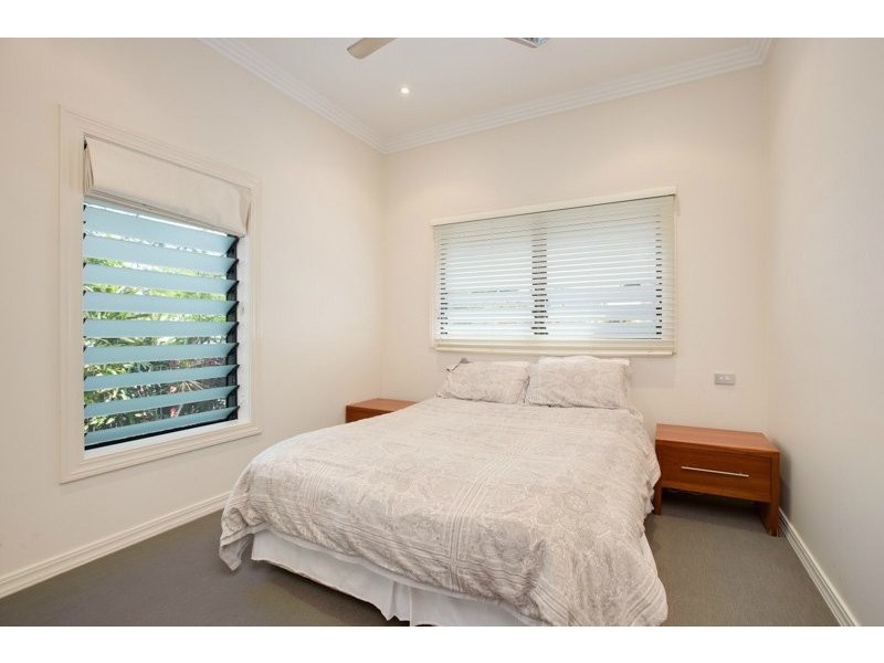 25 Collinson Street, Westcourt QLD 4870