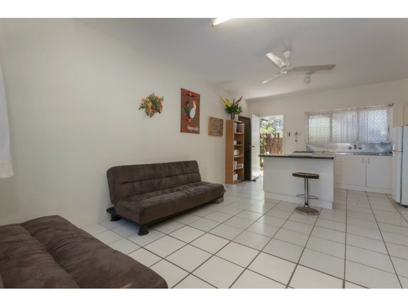 1/15 Lily Street, Cairns North QLD 4870