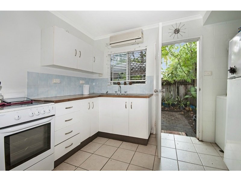 8/10 Alamanda Street, Holloways Beach QLD 4878