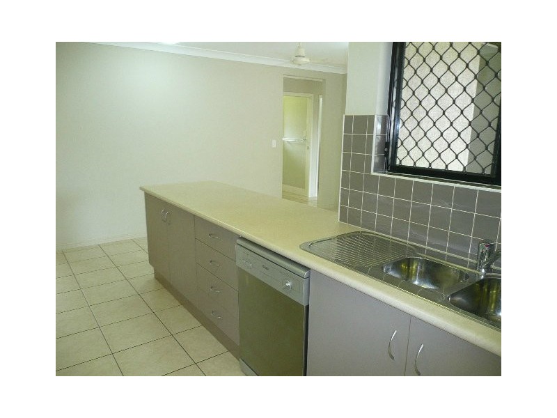 8 Boyce Street, Bentley Park QLD 4869