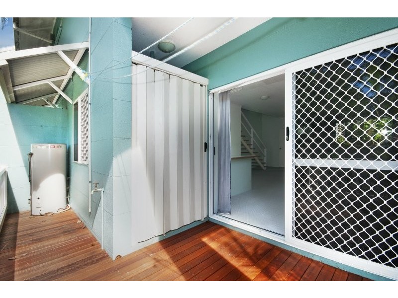 1/74-78 Old Smithfield Road, Freshwater QLD 4870