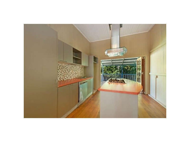 11 Law Street, Cairns North QLD 4870