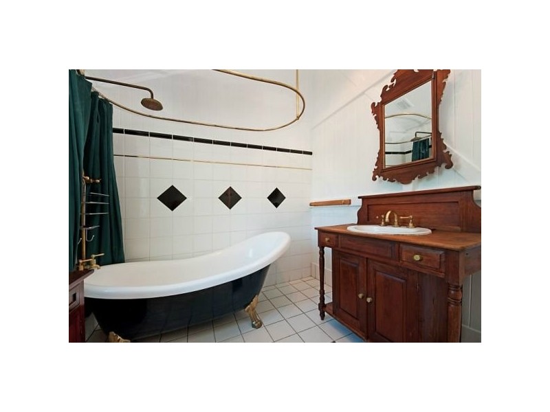 11 Law Street, Cairns North QLD 4870