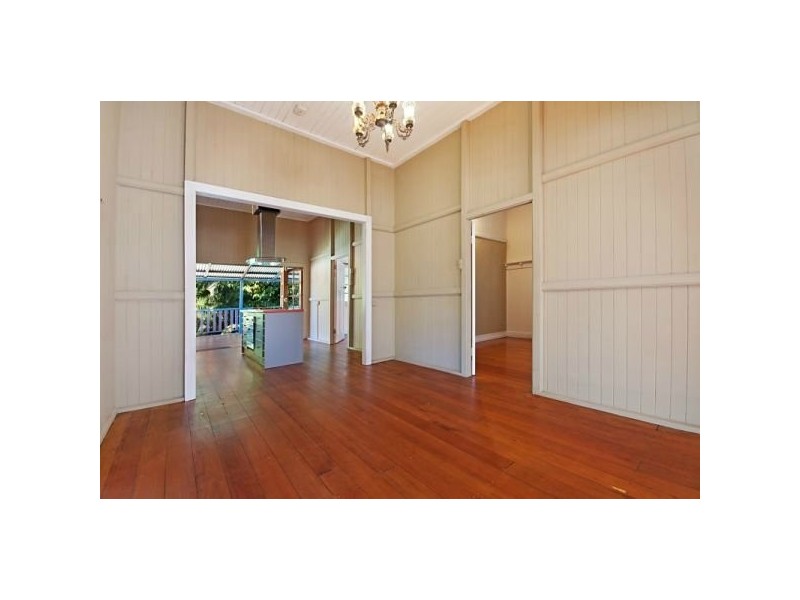 11 Law Street, Cairns North QLD 4870