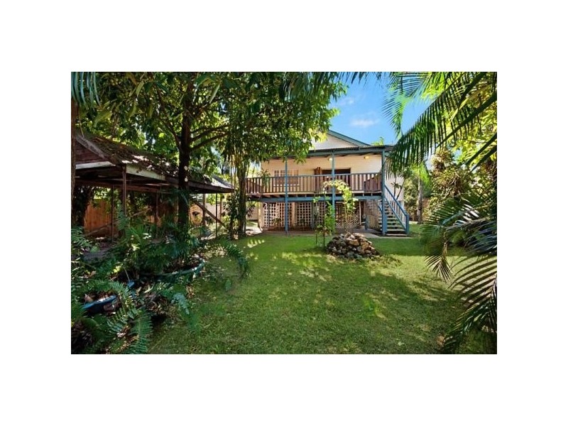 11 Law Street, Cairns North QLD 4870