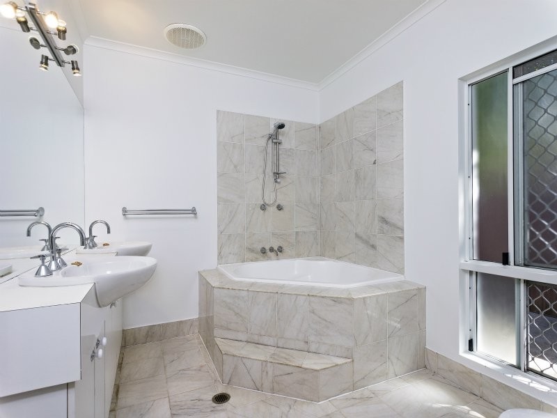 3 Metric Close, Smithfield QLD 4878