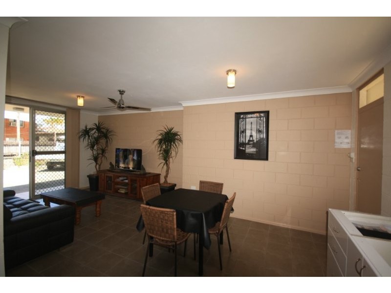 4/211 Lake Street, Cairns City QLD 4870