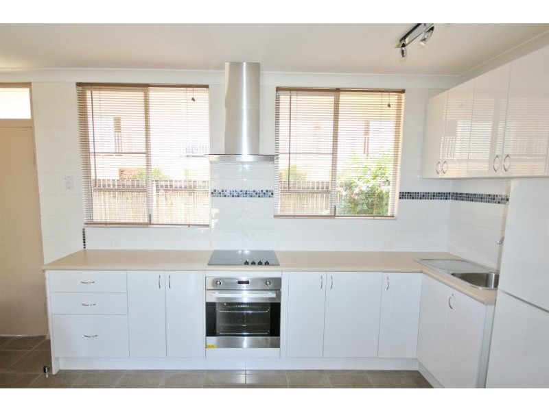 4/211 Lake Street, Cairns City QLD 4870