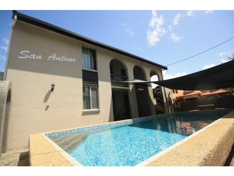 4/211 Lake Street, Cairns City QLD 4870
