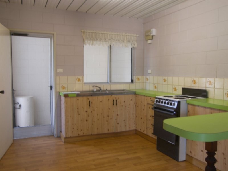 2/97 Mann Street, Westcourt QLD 4870