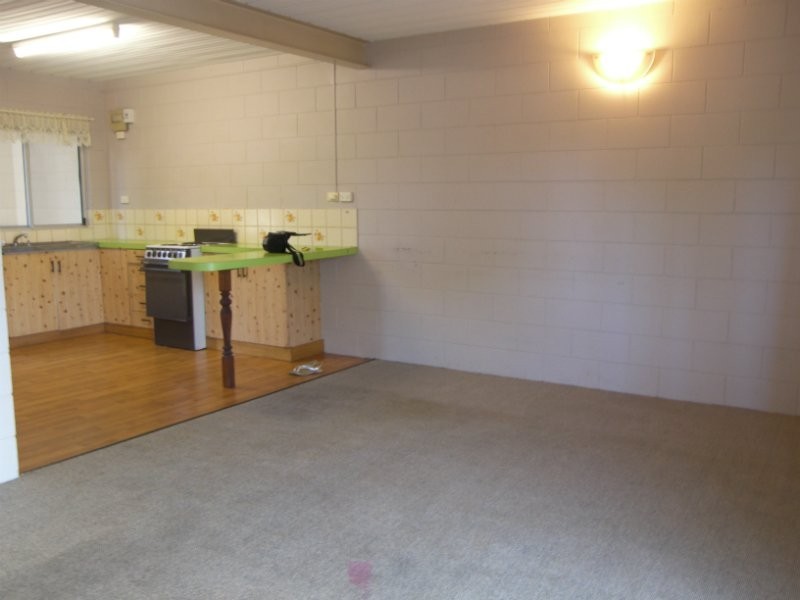 2/97 Mann Street, Westcourt QLD 4870