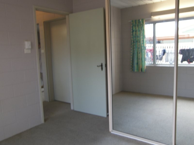 2/97 Mann Street, Westcourt QLD 4870