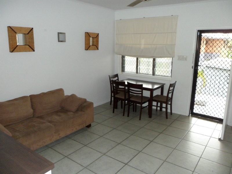 4/15 Lily Street, Cairns North QLD 4870