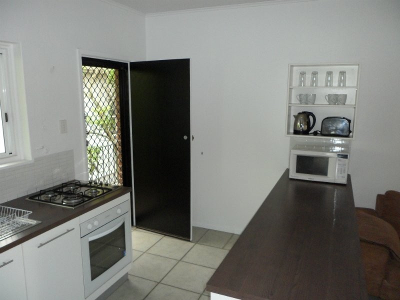 4/15 Lily Street, Cairns North QLD 4870