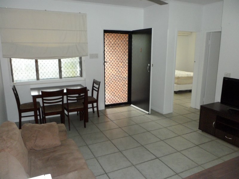 4/15 Lily Street, Cairns North QLD 4870