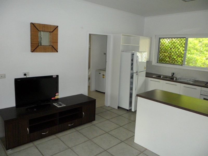 4/15 Lily Street, Cairns North QLD 4870