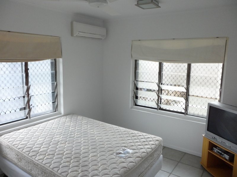 4/15 Lily Street, Cairns North QLD 4870