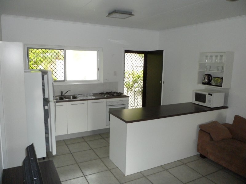 4/15 Lily Street, Cairns North QLD 4870
