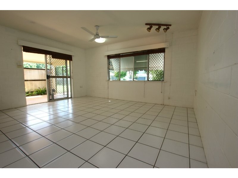 1/10 Elmire Close, Westcourt QLD 4870