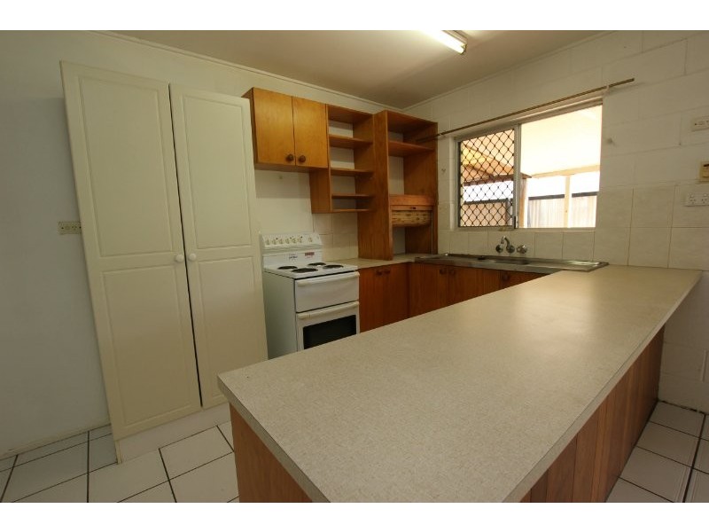 1/10 Elmire Close, Westcourt QLD 4870