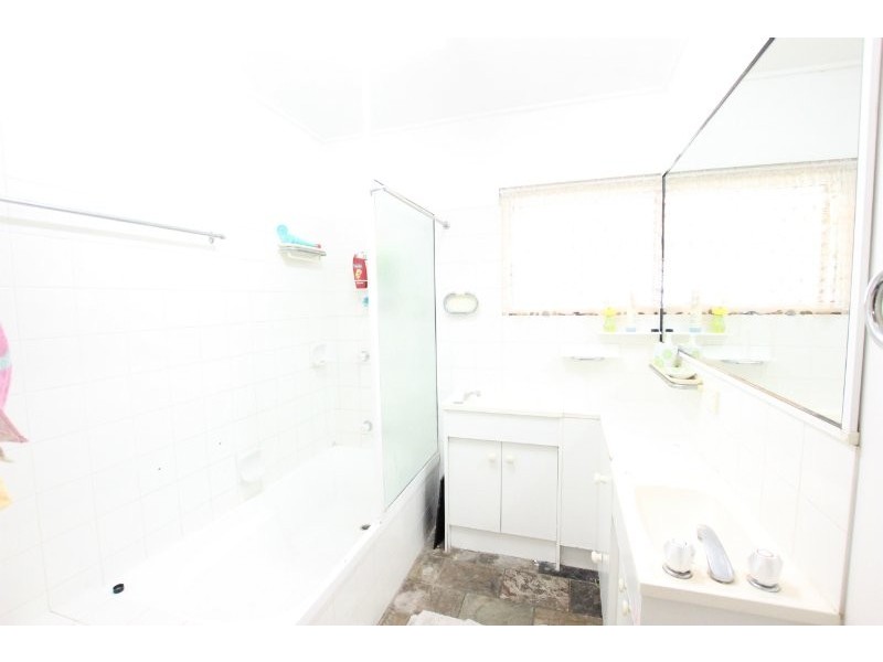 1/10 Elmire Close, Westcourt QLD 4870