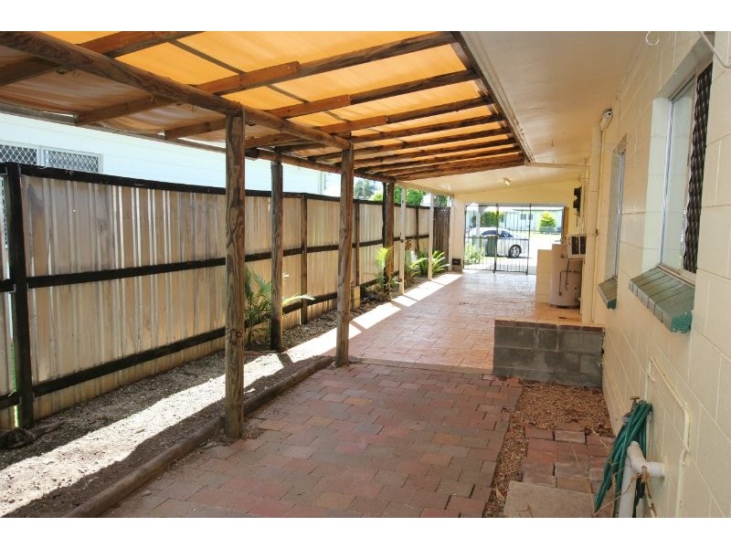 1/10 Elmire Close, Westcourt QLD 4870