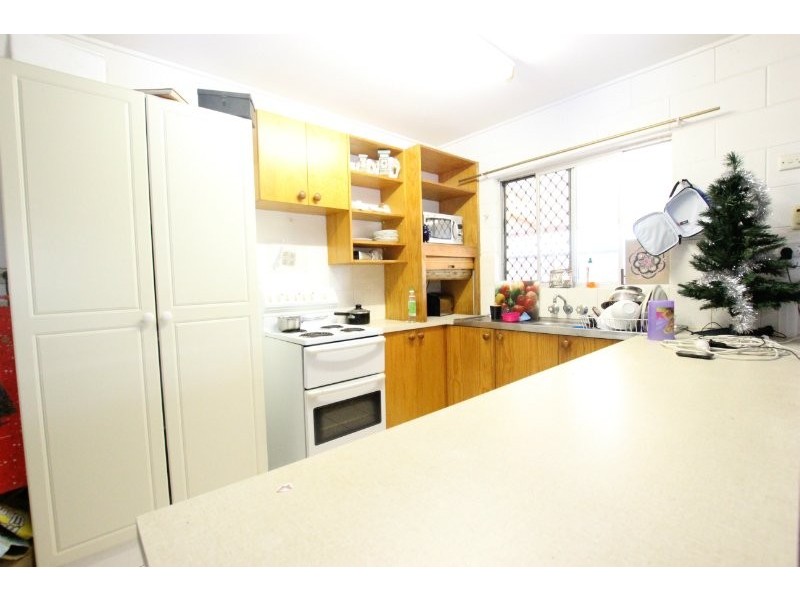 1/10 Elmire Close, Westcourt QLD 4870