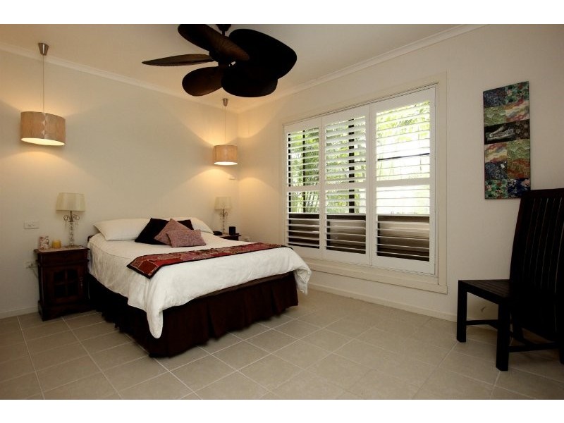 1/13 Hibiscus Lane, Holloways Beach QLD 4878