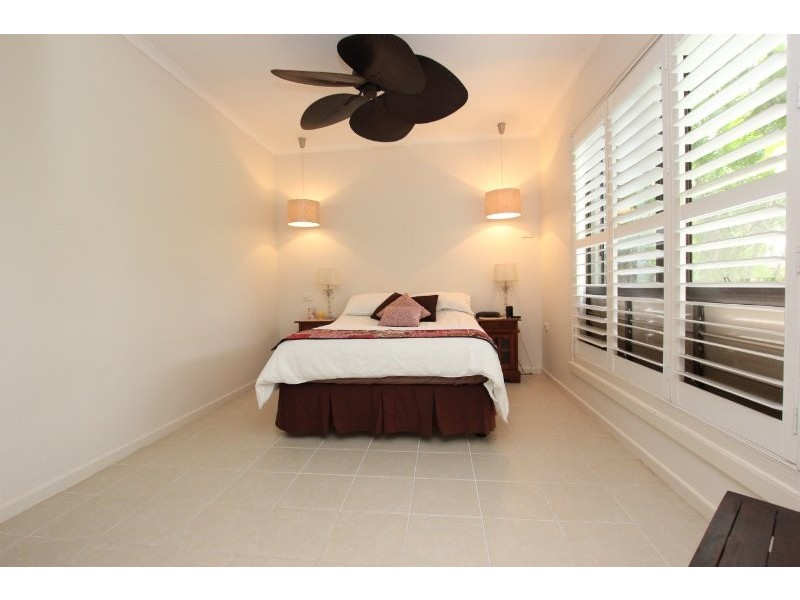 1/13 Hibiscus Lane, Holloways Beach QLD 4878