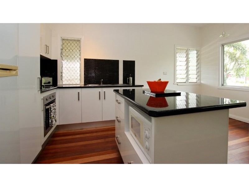 339-343 Mcleod Street, Cairns North QLD 4870