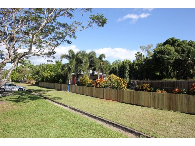 339-343 Mcleod Street, Cairns North QLD 4870