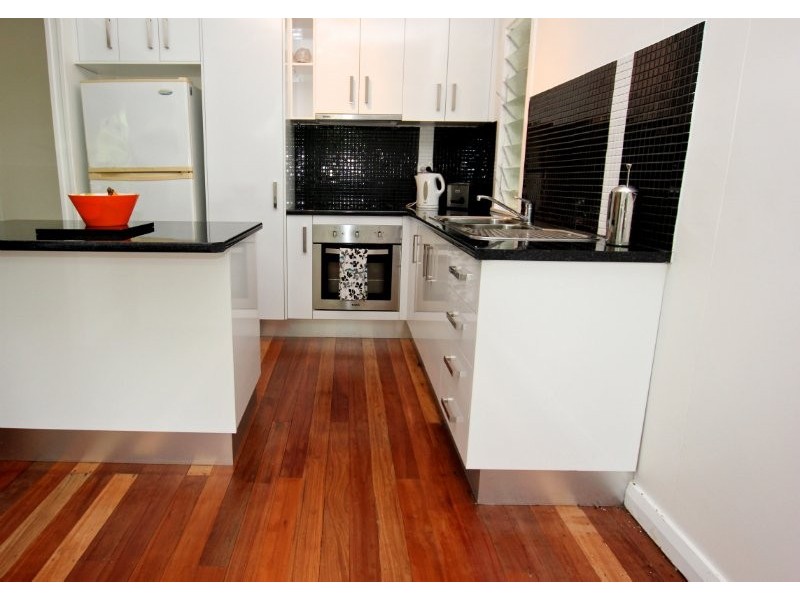 339-343 Mcleod Street, Cairns North QLD 4870