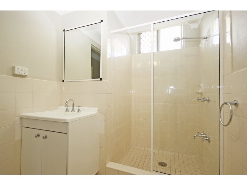 1/122 Greenslopes Street, Edge Hill QLD 4870