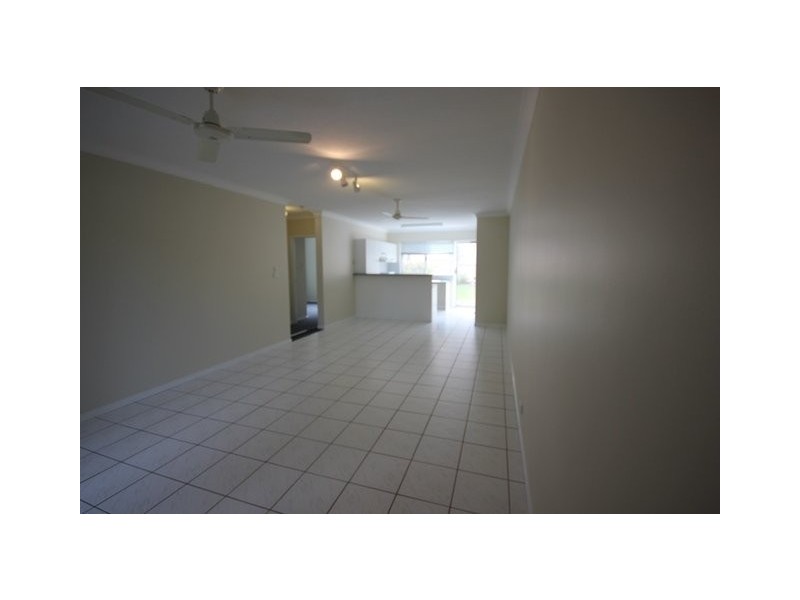 1/8 Springfield Crescent, Manoora QLD 4870
