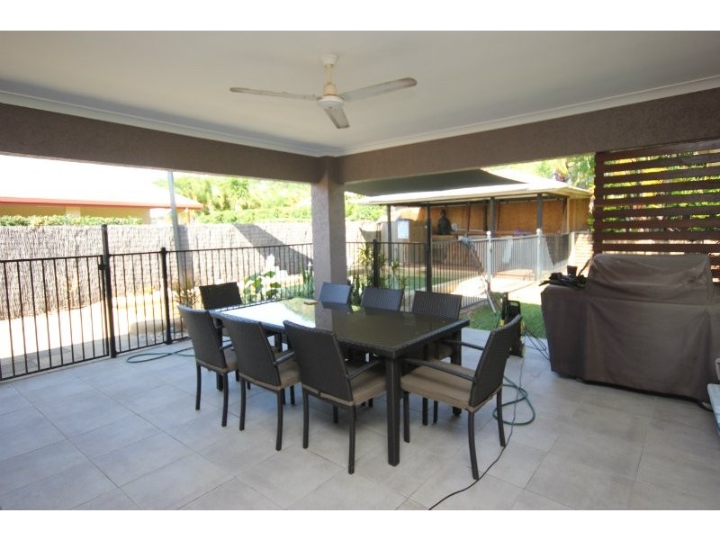 3 Brook Close, Redlynch QLD 4870