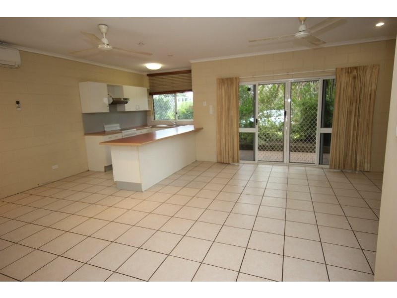 18/2 Lake Placid Road, Kamerunga Villas, Kamerunga QLD 4870