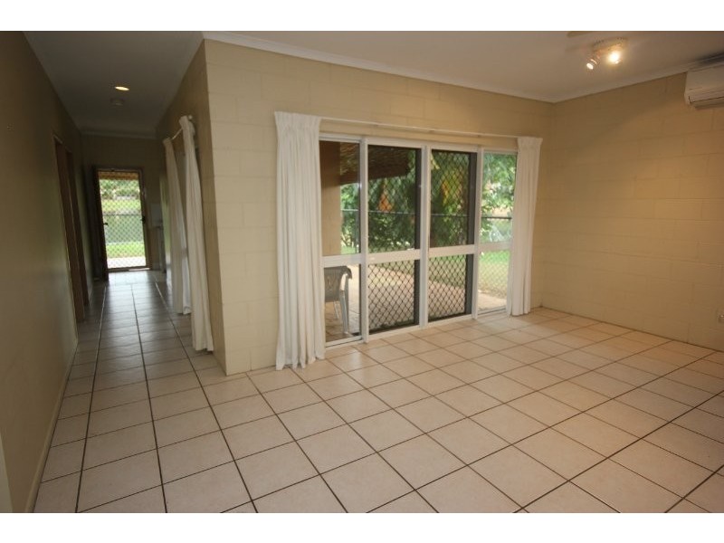 18/2 Lake Placid Road, Kamerunga Villas, Kamerunga QLD 4870