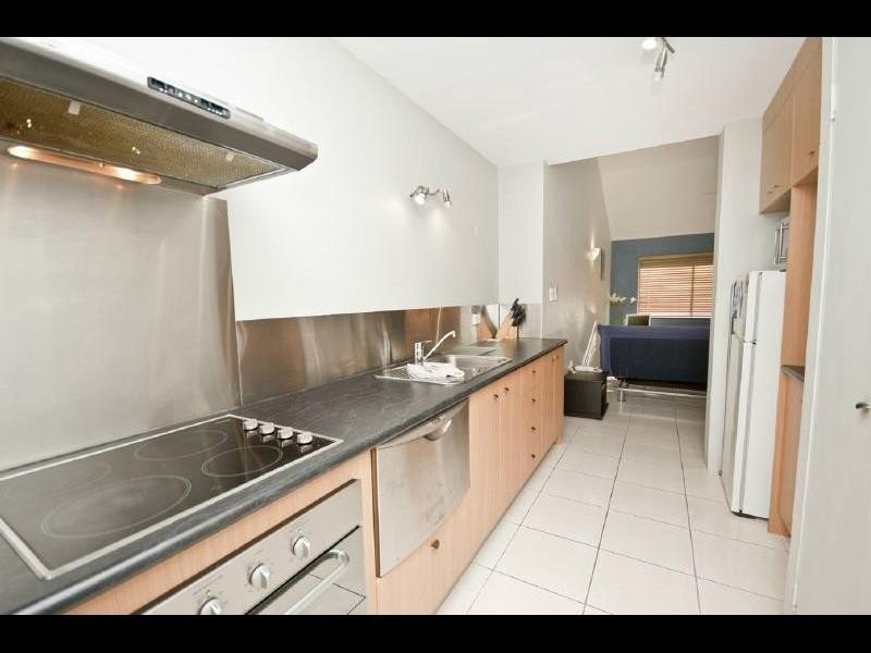 14/239 Lake Street, Cairns QLD 4870