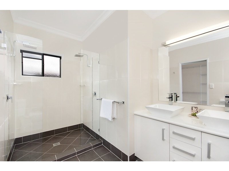 37 Law Street, Cairns North QLD 4870