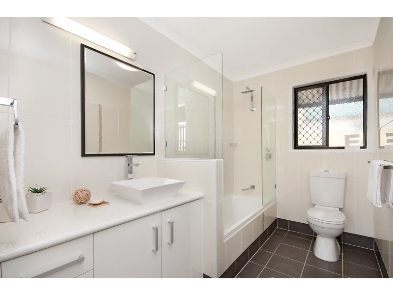 37 Law Street, Cairns North QLD 4870